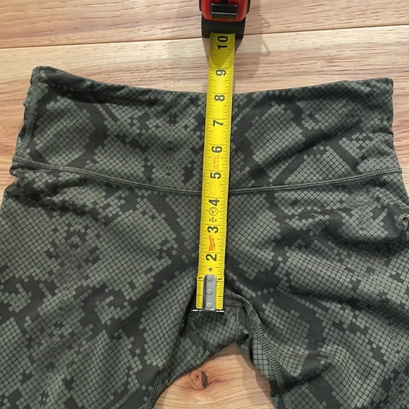 Lululemon crop leggings. - Picture 5 of 6